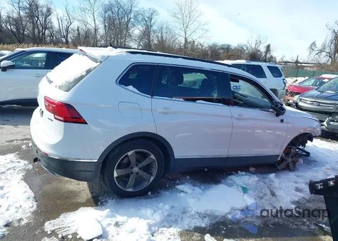 2020 Volkswagen Tiguan 2.0T Se/2.0T Se R-Line Black/2.0T Sel z USA, uszkodzony, nr VIN 3VV2B7AX5LM044053